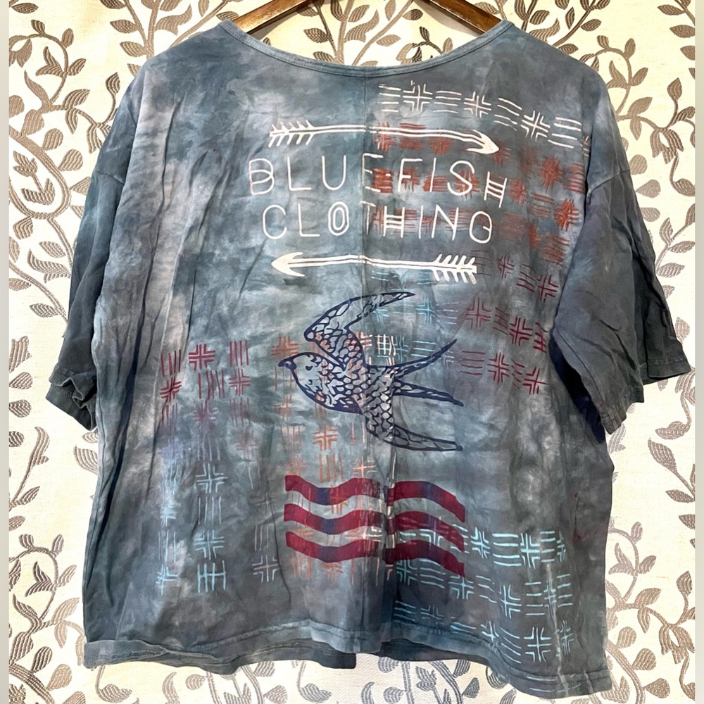 Blue Fish cropped tee, size 0. Blue tie dye with multi colored printing